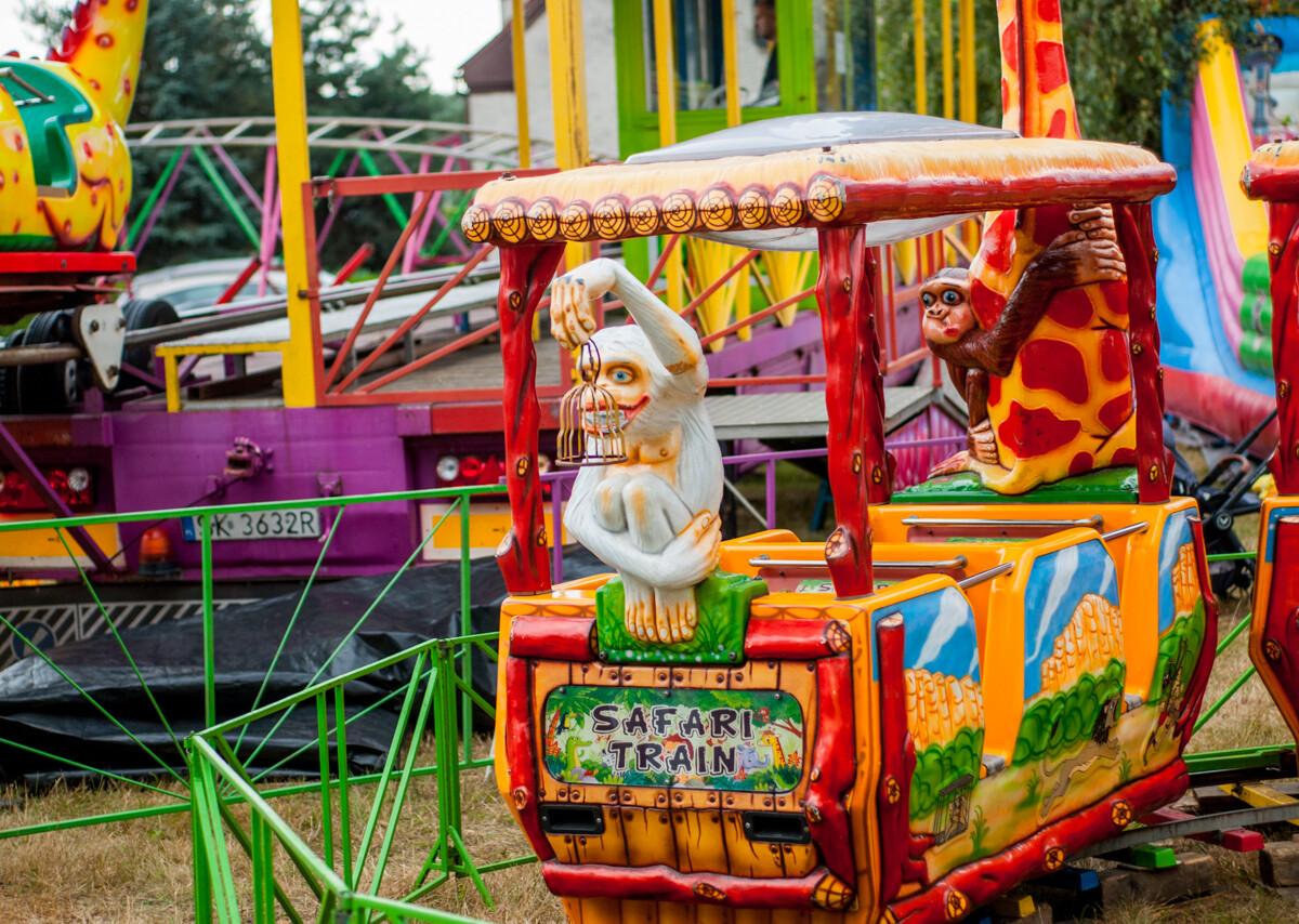 Trwają katowickie Dożynki, w godzinach popołudniowych przez Kostuchnę przeszła barwna parada, a do wieczora trwać będą zabawy i koncerty.