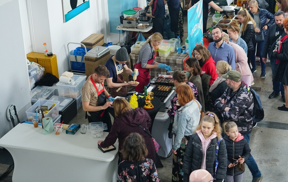 Galeria Szyb Wilson ugościła w weekend aż dwa festiwale: Festiwal Azjatycki i Festiwal Piwa, Wina i Cydru. Do Nikiszowca ściągnęły tłumy katowiczan, by spróbować craftowych piw, dań kuchni orientalnej i Dalekiego Wschodu. 