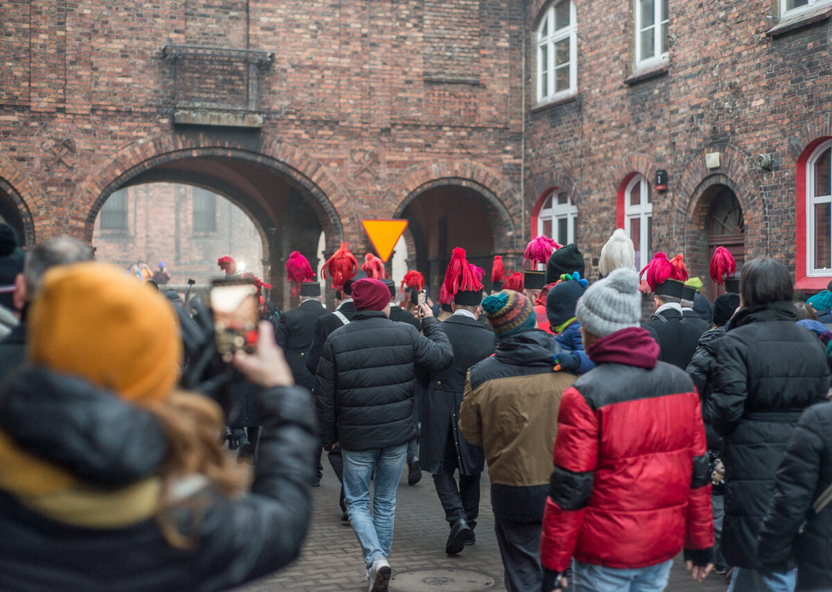Za nami kolejna pobudka górnicza na osiedlu Nikiszowiec. Orkiestra KWK Wieczorek znów dała wspaniały pokaz, pogoda dopisała, a ludzie byli zachwyceni.