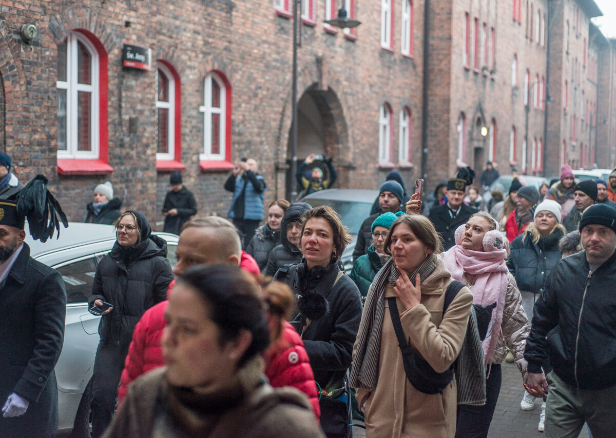 Za nami kolejna pobudka górnicza na osiedlu Nikiszowiec. Orkiestra KWK Wieczorek znów dała wspaniały pokaz, pogoda dopisała, a ludzie byli zachwyceni.