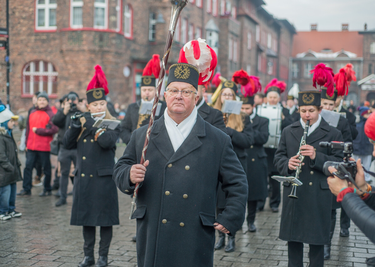 Za nami kolejna pobudka górnicza na osiedlu Nikiszowiec. Orkiestra KWK Wieczorek znów dała wspaniały pokaz, pogoda dopisała, a ludzie byli zachwyceni.