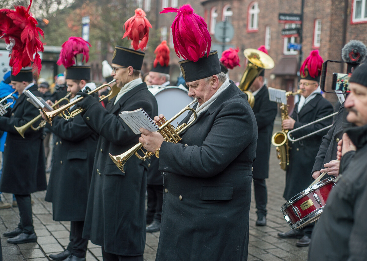 Za nami kolejna pobudka górnicza na osiedlu Nikiszowiec. Orkiestra KWK Wieczorek znów dała wspaniały pokaz, pogoda dopisała, a ludzie byli zachwyceni.