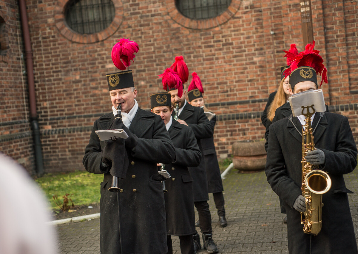Za nami kolejna pobudka górnicza na osiedlu Nikiszowiec. Orkiestra KWK Wieczorek znów dała wspaniały pokaz, pogoda dopisała, a ludzie byli zachwyceni.