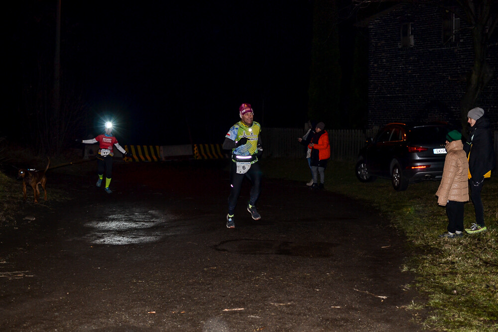 Każdy miał swoją latarkę.