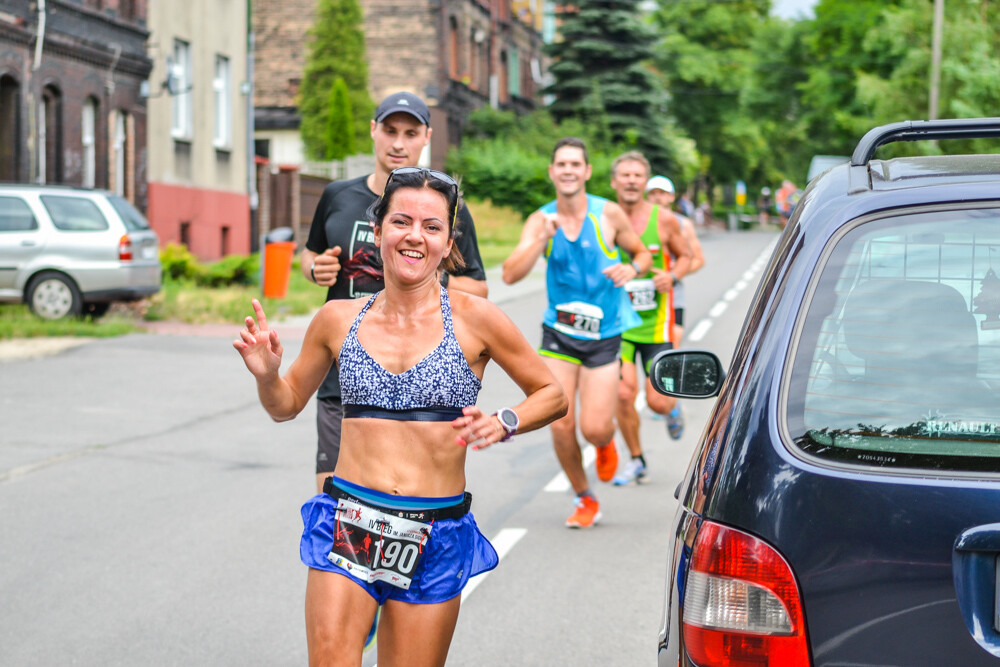 Kilkaset osób wzięło udział w IV edycji szopienickiego biegu. Pogoda dopisała, frekwencja także, a my mamy dla Was prawie 200 zdjęć, łapcie!