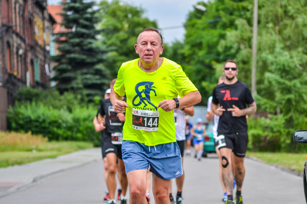 Kilkaset osób wzięło udział w IV edycji szopienickiego biegu. Pogoda dopisała, frekwencja także, a my mamy dla Was prawie 200 zdjęć, łapcie!