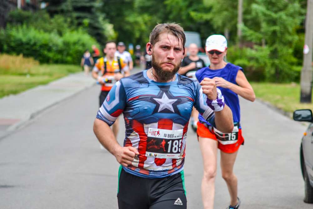 Kilkaset osób wzięło udział w IV edycji szopienickiego biegu. Pogoda dopisała, frekwencja także, a my mamy dla Was prawie 200 zdjęć, łapcie!