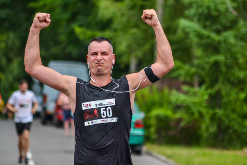 Kilkaset osób wzięło udział w IV edycji szopienickiego biegu. Pogoda dopisała, frekwencja także, a my mamy dla Was prawie 200 zdjęć, łapcie!