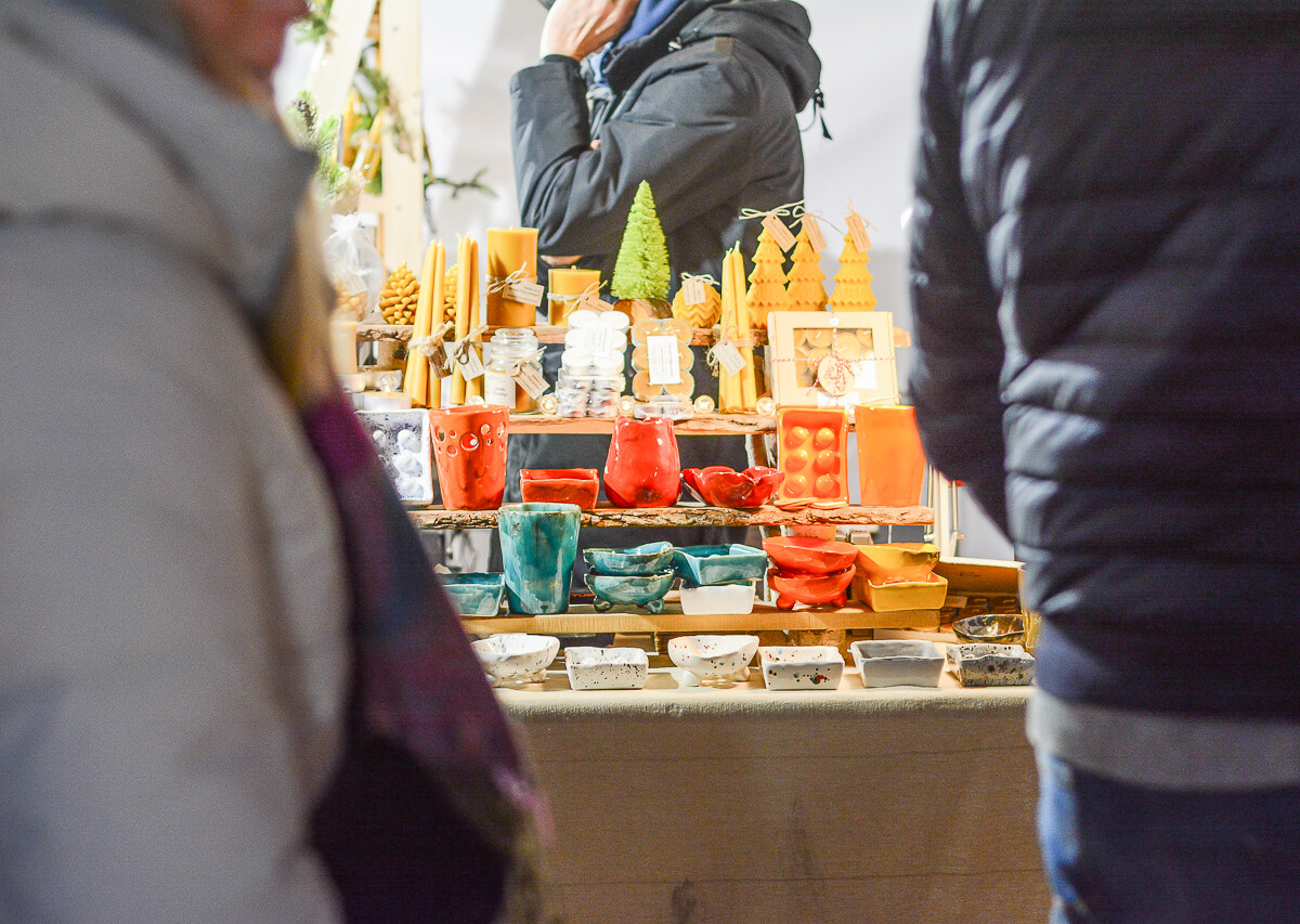 Za nami kolejna edycja Jarmarku na Nikiszu. Zabytkowe, katowickie osiedle wypełniły stoiska, świąteczna muzyka i tłumy ludzi. Jak co roku.