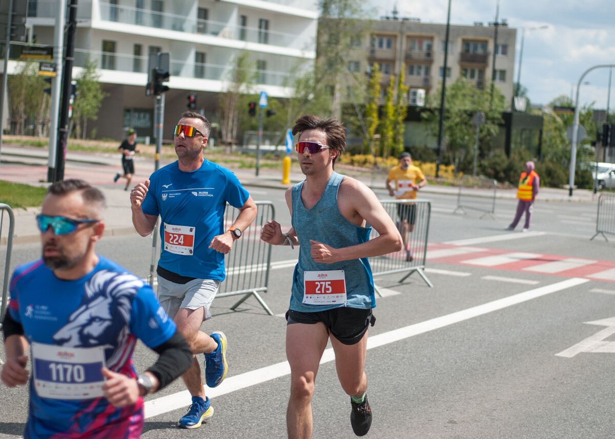 Za nami pierwsza edycja biegu JBL Run Katowice, na starcie pojawiło się półtora tysiąca biegaczy.