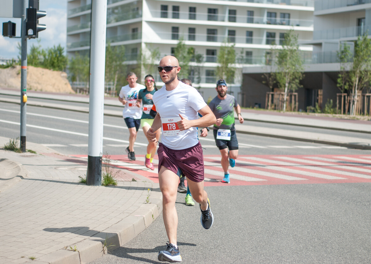Za nami pierwsza edycja biegu JBL Run Katowice, na starcie pojawiło się półtora tysiąca biegaczy.