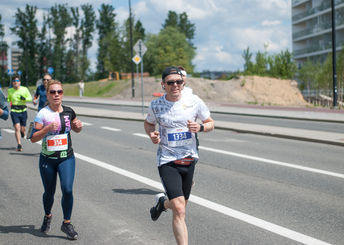 Za nami pierwsza edycja biegu JBL Run Katowice, na starcie pojawiło się półtora tysiąca biegaczy.