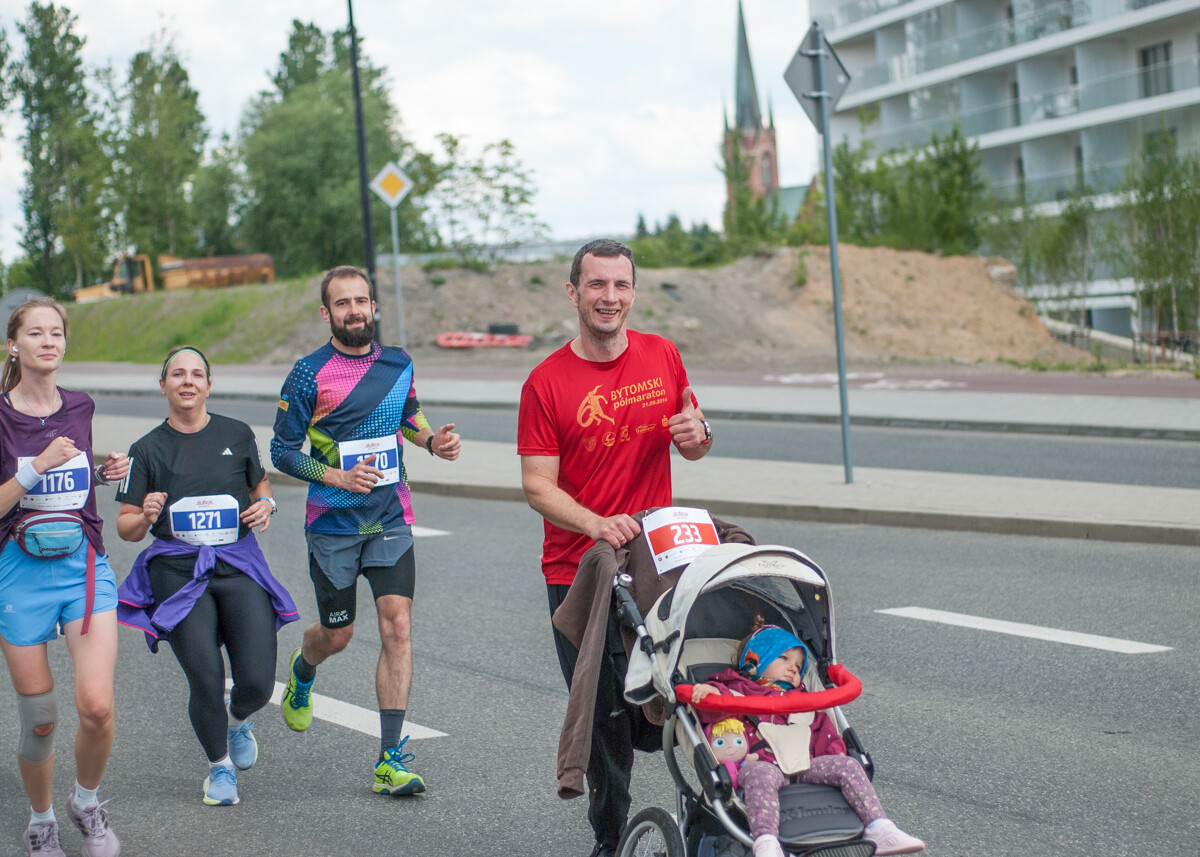 Za nami pierwsza edycja biegu JBL Run Katowice, na starcie pojawiło się półtora tysiąca biegaczy.