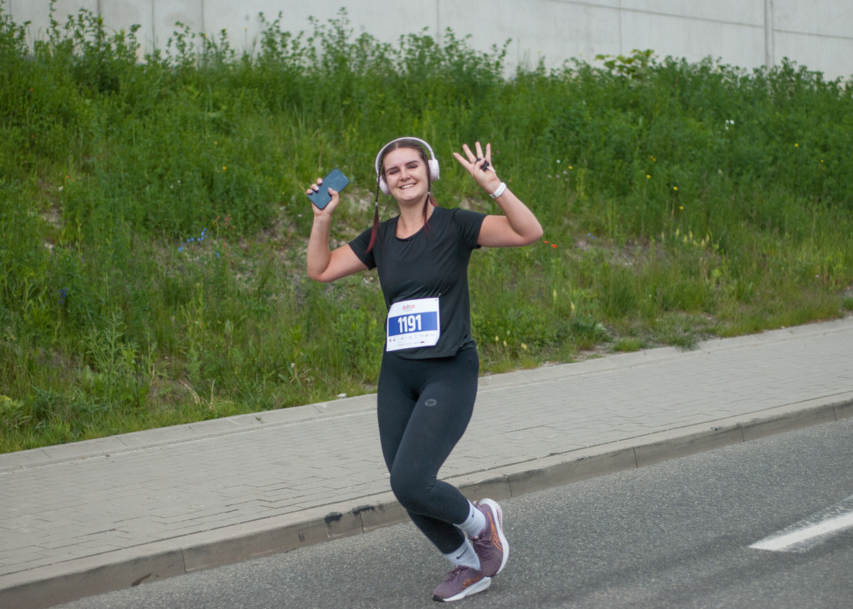 Za nami pierwsza edycja biegu JBL Run Katowice, na starcie pojawiło się półtora tysiąca biegaczy.