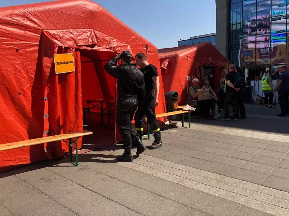 Katowice dla Ukrainy - uprzątnięcie namiotów i bony do sklepu / fot. FB Katowic