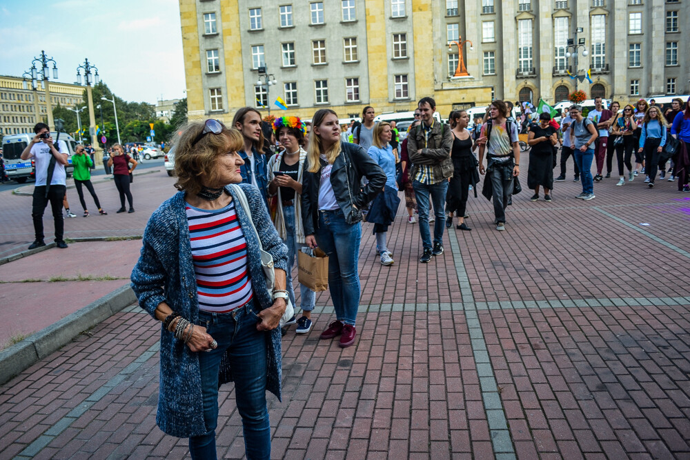 Około tysiąca osób przeszło dziś ulicami Katowic w pierwszym od dekady Marszu Równości. Było głośno, kolorowo i bardzo wesoło, mimo kameralnej, choć głośnej kontrmanifestacji.