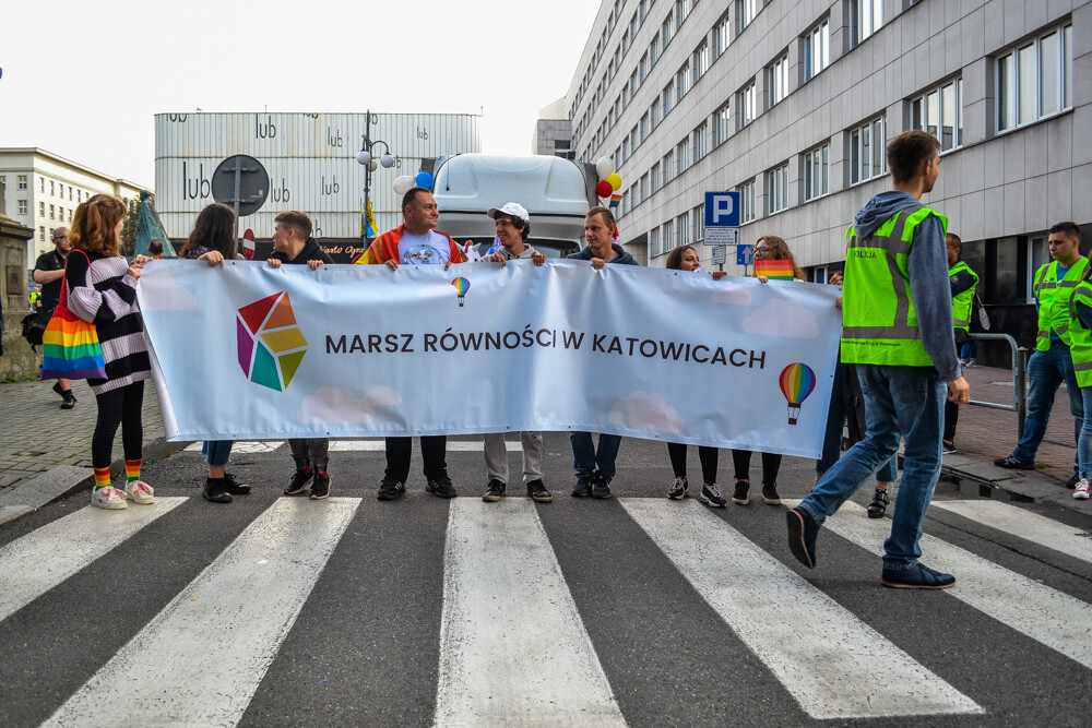 Około tysiąca osób przeszło dziś ulicami Katowic w pierwszym od dekady Marszu Równości. Było głośno, kolorowo i bardzo wesoło, mimo kameralnej, choć głośnej kontrmanifestacji.