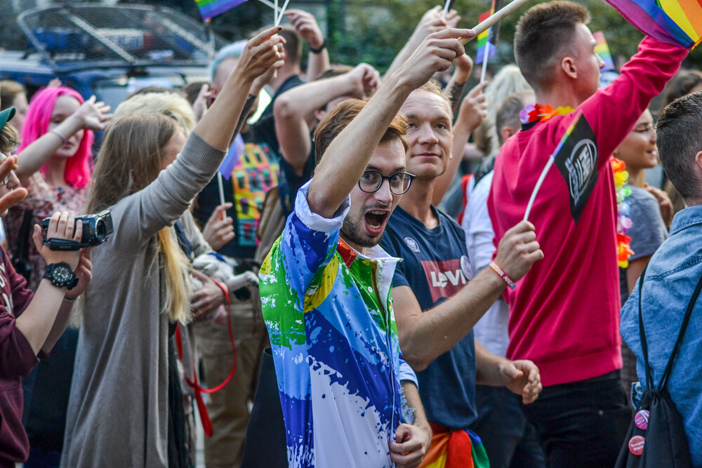 Około tysiąca osób przeszło dziś ulicami Katowic w pierwszym od dekady Marszu Równości. Było głośno, kolorowo i bardzo wesoło, mimo kameralnej, choć głośnej kontrmanifestacji.