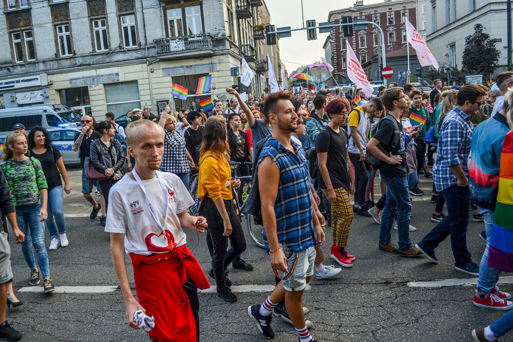 Około tysiąca osób przeszło dziś ulicami Katowic w pierwszym od dekady Marszu Równości. Było głośno, kolorowo i bardzo wesoło, mimo kameralnej, choć głośnej kontrmanifestacji.