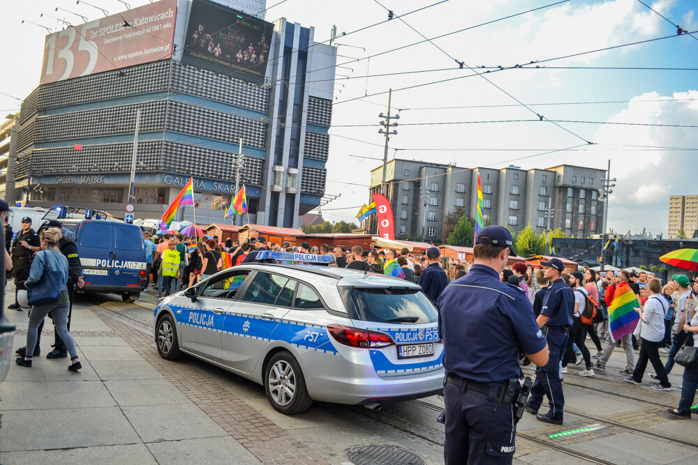 Około tysiąca osób przeszło dziś ulicami Katowic w pierwszym od dekady Marszu Równości. Było głośno, kolorowo i bardzo wesoło, mimo kameralnej, choć głośnej kontrmanifestacji.