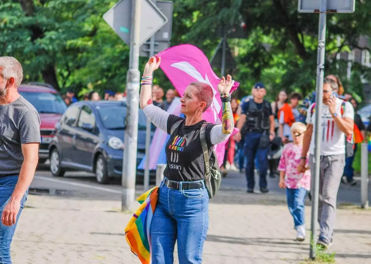 Kolejny raz ulicami Katowic przeszedł kolorowy Marsz Równości. Kilka tysięcy uczestników barwnego korowodu pojawiło się w centrum, by pokazać swoje zaangażowanie w sprawy społeczne.