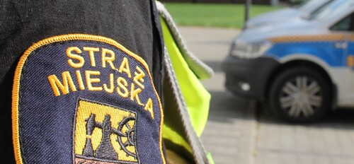Mężczyzna wybił szybę w restauracji. Nocny pościg za sprawcą