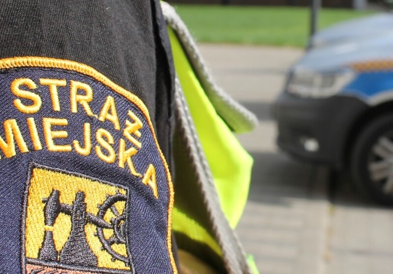 Mężczyzna wybił szybę w restauracji. Nocny pościg za sprawcą