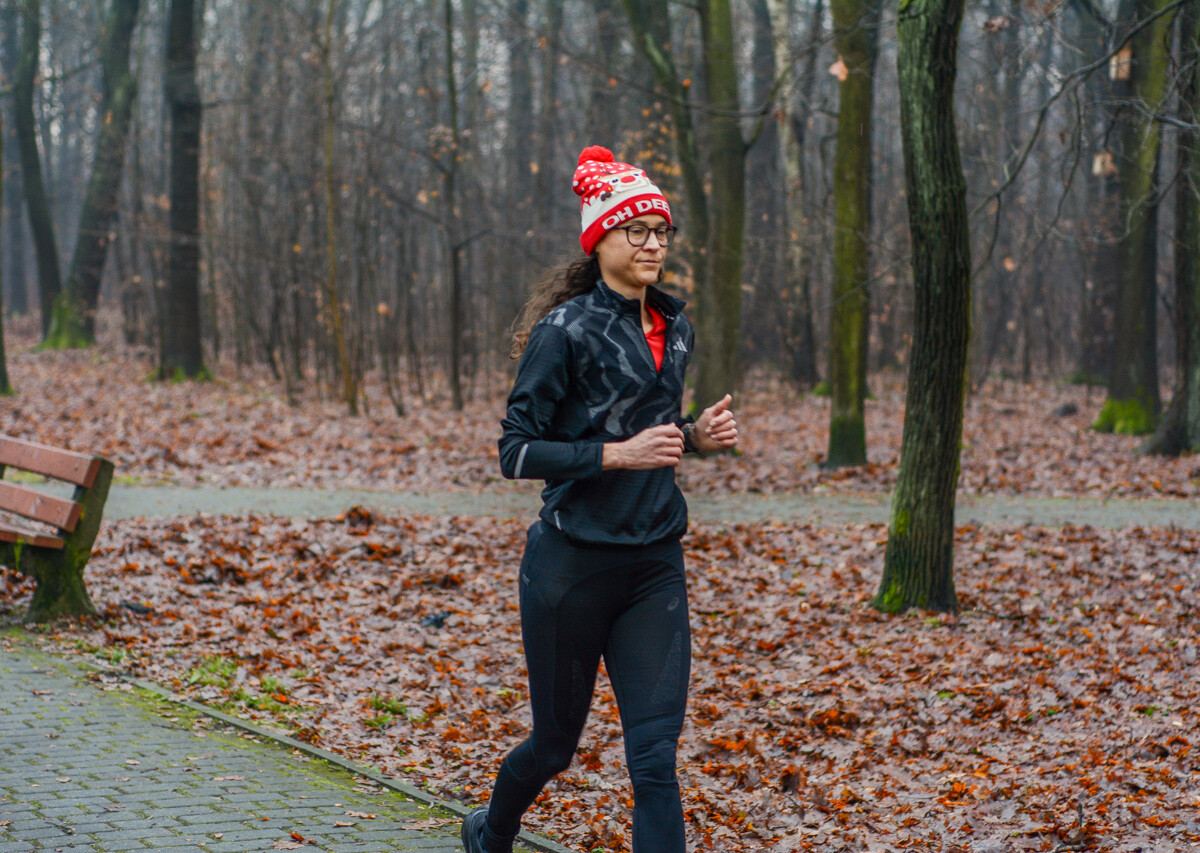 Za nami kolejna, mikołajkowa odsłona spotkań biegowych parkrun. Ponad setka osób wyruszyła na jesienno-zimowe przebieżki po Parku Kościuszki.