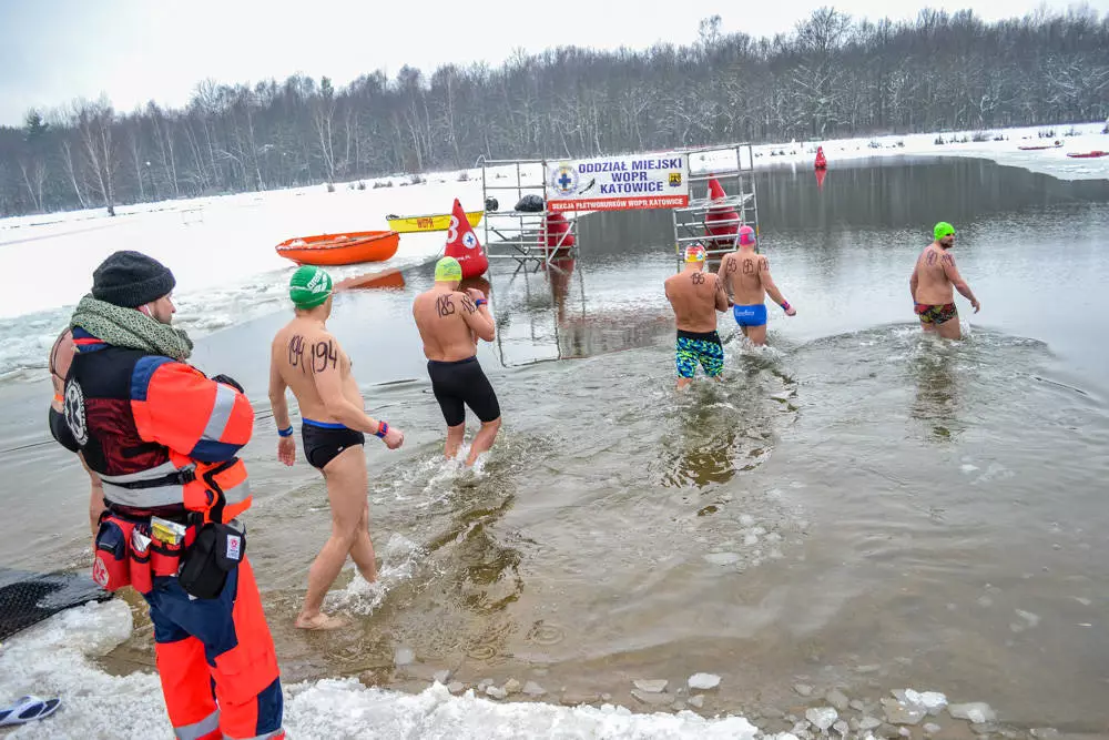 Kilkadziesiąt osób zdecydowało się na udział Pucharze Świata, V Międzynarodowych Mistrzostwach Polski w Zimowym Pływaniu SILESIA WINTER SWIMMING 2019. Mamy zdjęcia!