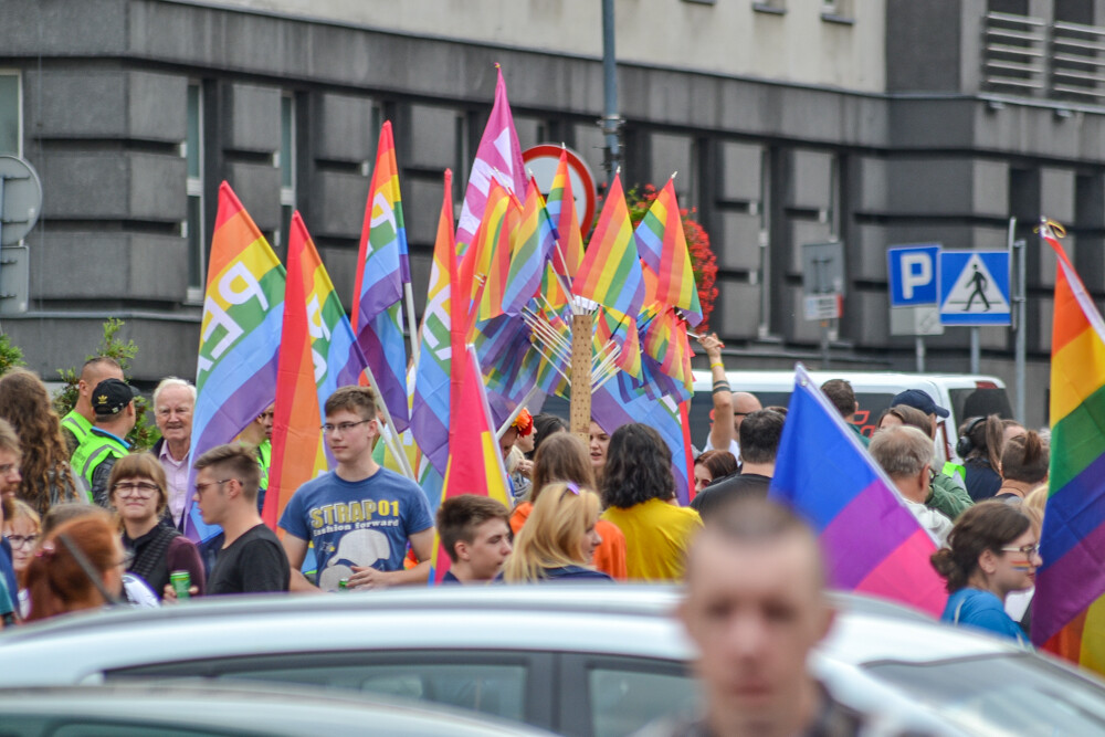 Mniej złości, więcej miłości – z tym hasłem na ustach i transparentach wyruszył III w historii Marsz Równości w Katowicach. Jak informują organizatorzy, przyszło 6 tysięcy ludzi!