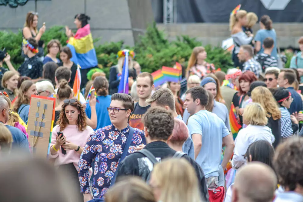 Mniej złości, więcej miłości – z tym hasłem na ustach i transparentach wyruszył III w historii Marsz Równości w Katowicach. Jak informują organizatorzy, przyszło 6 tysięcy ludzi!