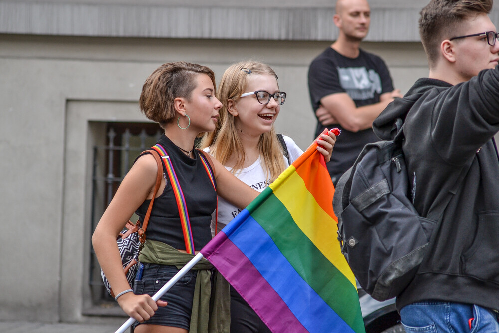 Mniej złości, więcej miłości – z tym hasłem na ustach i transparentach wyruszył III w historii Marsz Równości w Katowicach. Jak informują organizatorzy, przyszło 6 tysięcy ludzi!