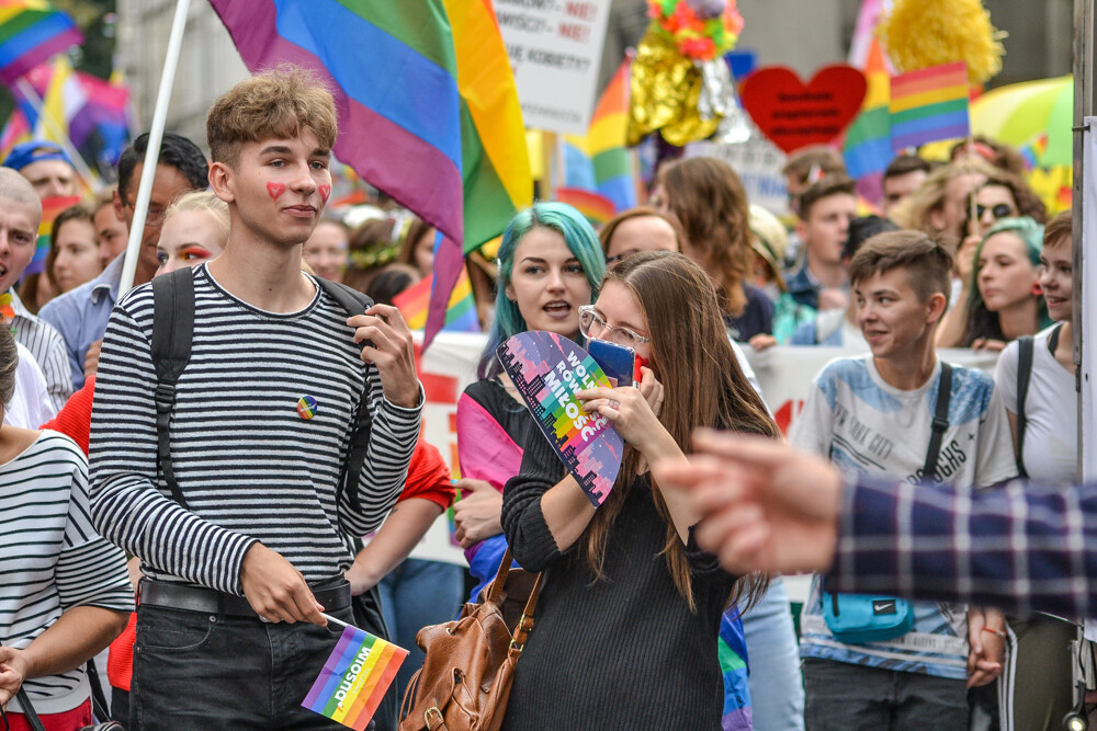 Mniej złości, więcej miłości – z tym hasłem na ustach i transparentach wyruszył III w historii Marsz Równości w Katowicach. Jak informują organizatorzy, przyszło 6 tysięcy ludzi!