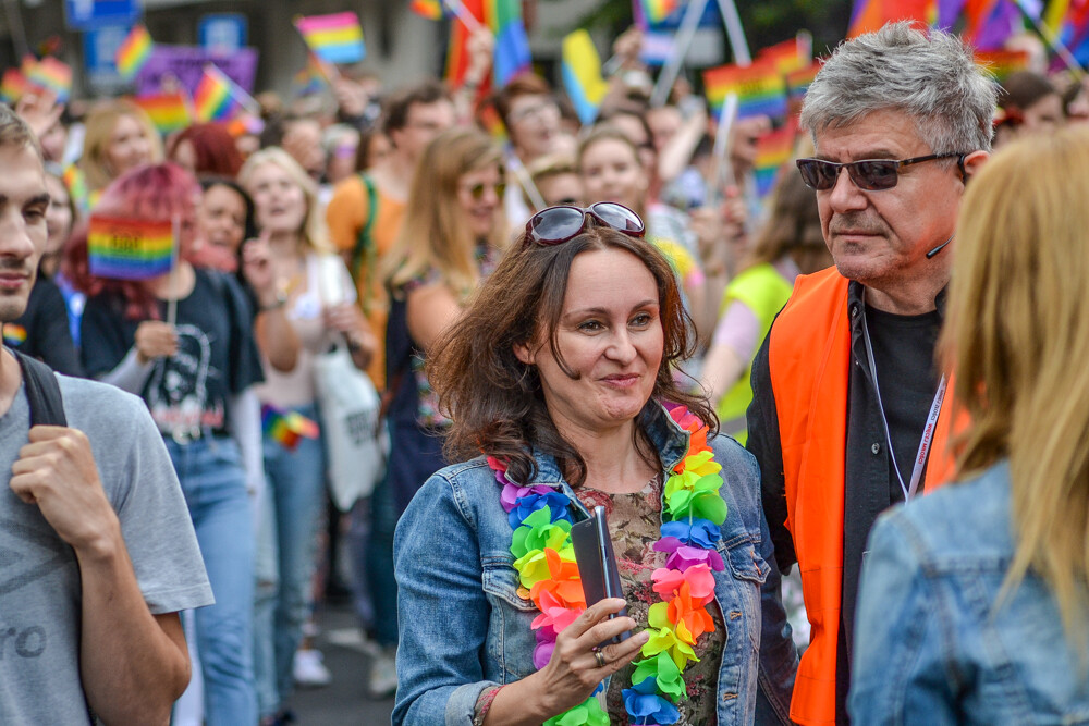 Mniej złości, więcej miłości – z tym hasłem na ustach i transparentach wyruszył III w historii Marsz Równości w Katowicach. Jak informują organizatorzy, przyszło 6 tysięcy ludzi!