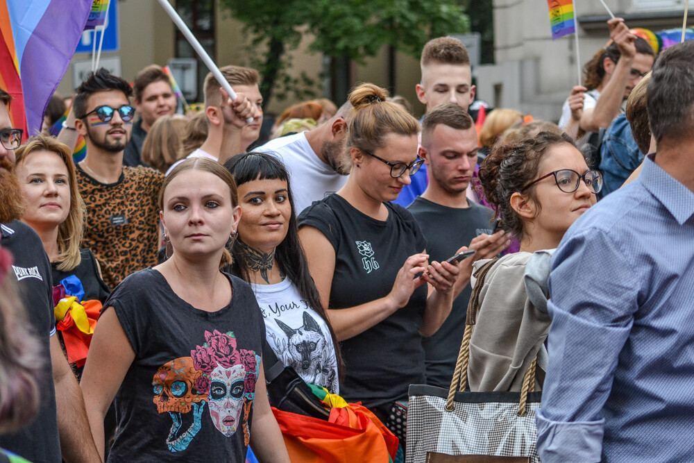 Mniej złości, więcej miłości – z tym hasłem na ustach i transparentach wyruszył III w historii Marsz Równości w Katowicach. Jak informują organizatorzy, przyszło 6 tysięcy ludzi!