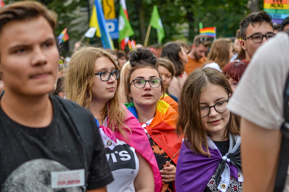 Mniej złości, więcej miłości – z tym hasłem na ustach i transparentach wyruszył III w historii Marsz Równości w Katowicach. Jak informują organizatorzy, przyszło 6 tysięcy ludzi!