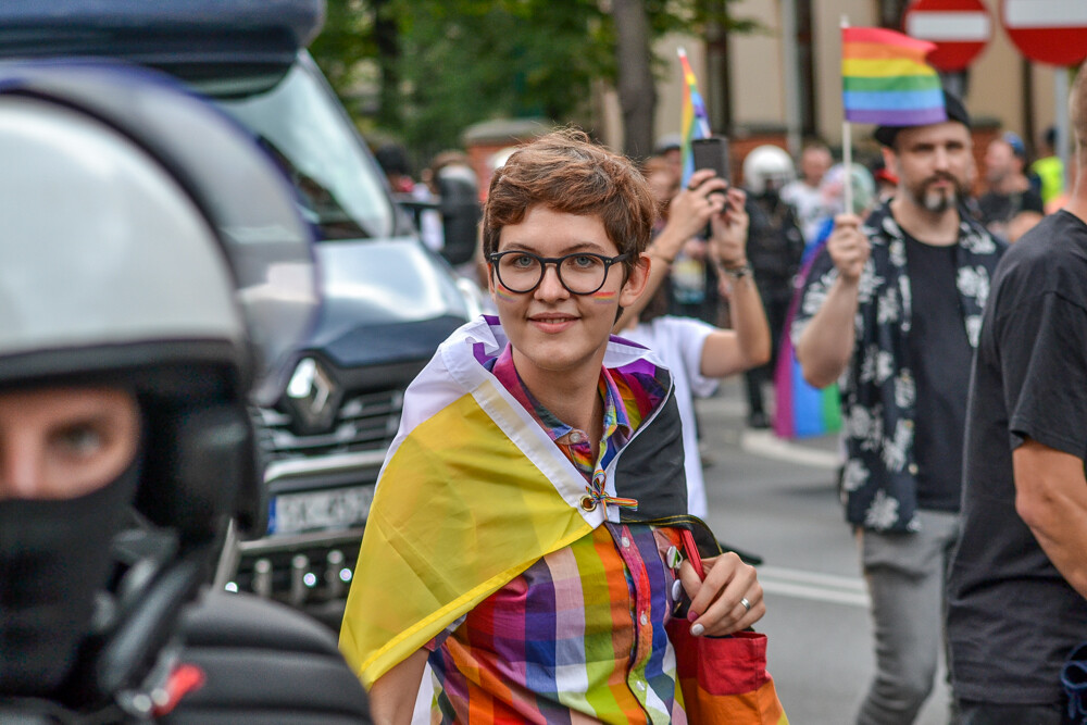 Mniej złości, więcej miłości – z tym hasłem na ustach i transparentach wyruszył III w historii Marsz Równości w Katowicach. Jak informują organizatorzy, przyszło 6 tysięcy ludzi!