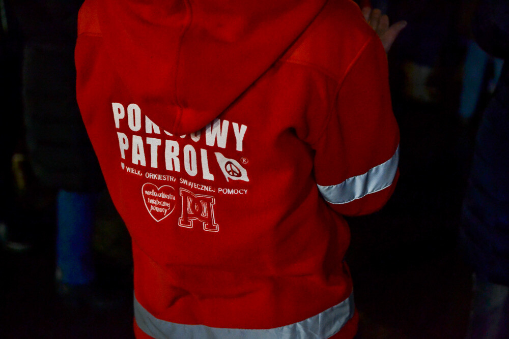 Spory tłum zebrał się - po raz kolejny - pod Teatrem Śląskim, aby wspierać lidera WOŚP i całą Wielką Orkiestrę.