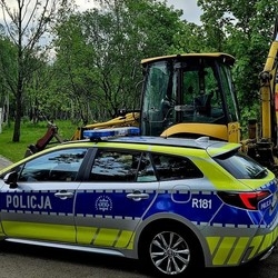 Nietrze&#378;wy w koparko-&#322;adowarce. Katowicka drogówka mia&#322;a pe&#322;ne r&#281;ce roboty