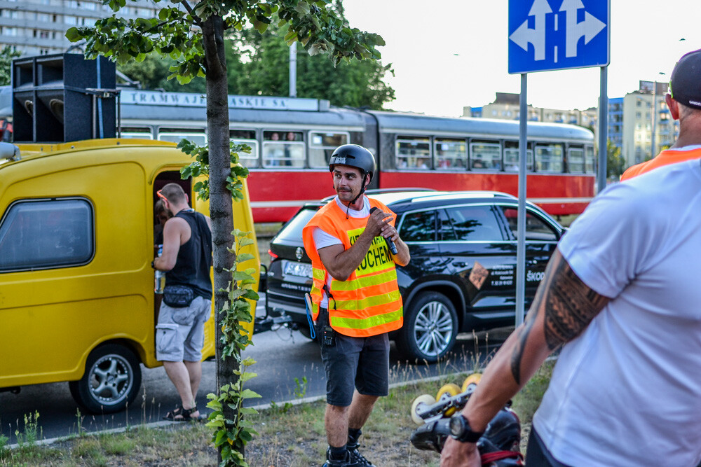 Długo przyszło nam czekać na kolejną edycją wielkiej rolkarskiej imprezy, jaką jest Nightskating Katowice. Setki uczestników przejechały przez Katowice po liczącej kilkanaście kilometrów trasie.