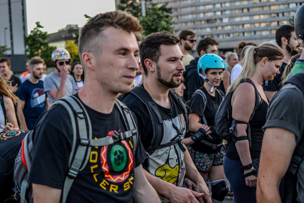 Długo przyszło nam czekać na kolejną edycją wielkiej rolkarskiej imprezy, jaką jest Nightskating Katowice. Setki uczestników przejechały przez Katowice po liczącej kilkanaście kilometrów trasie.