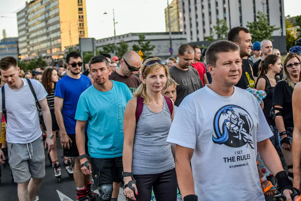 Długo przyszło nam czekać na kolejną edycją wielkiej rolkarskiej imprezy, jaką jest Nightskating Katowice. Setki uczestników przejechały przez Katowice po liczącej kilkanaście kilometrów trasie.