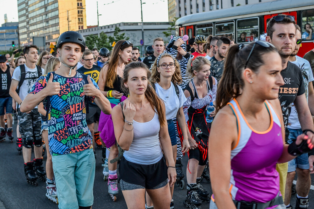 Długo przyszło nam czekać na kolejną edycją wielkiej rolkarskiej imprezy, jaką jest Nightskating Katowice. Setki uczestników przejechały przez Katowice po liczącej kilkanaście kilometrów trasie.