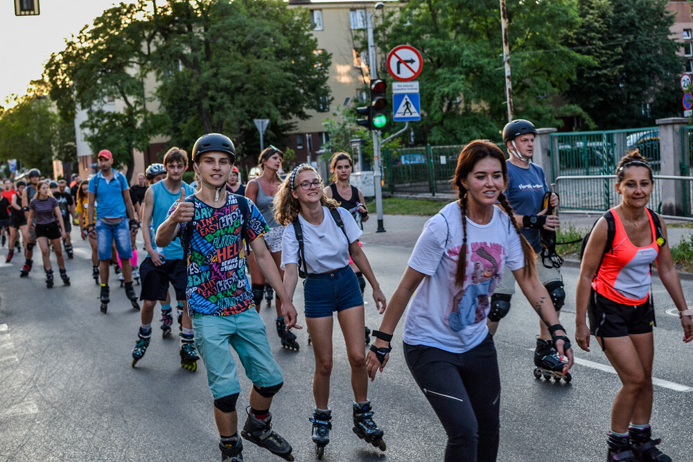 Długo przyszło nam czekać na kolejną edycją wielkiej rolkarskiej imprezy, jaką jest Nightskating Katowice. Setki uczestników przejechały przez Katowice po liczącej kilkanaście kilometrów trasie.