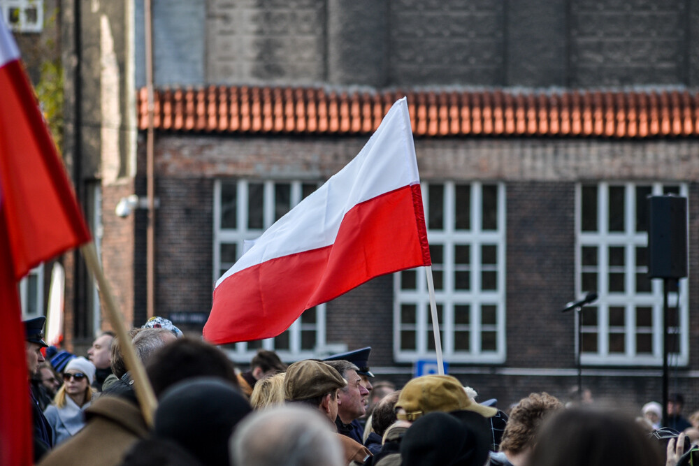 W Katowicach uczczono 101 rocznicę odzyskania przez Polskę niepodległości. Złożono kwiaty, odśpiewano hymn, była barwna parada i piknik wojskowy. Mamy zdjęcia!