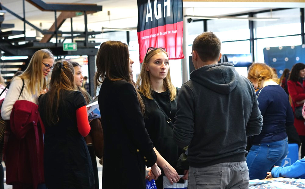 Uczniowie szkół ponadpodstawowych z całej aglomeracji śląsko-dąbrowskiej pojawili się na XXI. Edycji Ogólnopolskich Targi Edukacji. W Spodku pojawiło się kilkadziesiąt uczelni i szkół wyższych z całej Polski.