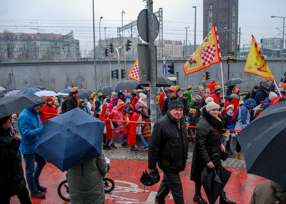 Kolejny rok z rzędu 6 stycznia przez Katowice przeszedł Orszak Trzech Króli. Było kolorowo, melodyjnie i tłumnie.