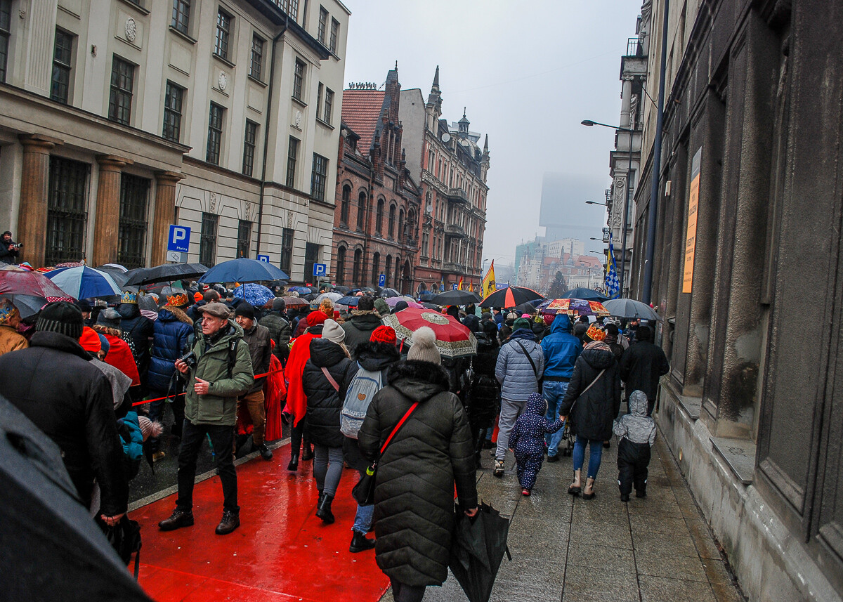 Kolejny rok z rzędu 6 stycznia przez Katowice przeszedł Orszak Trzech Króli. Było kolorowo, melodyjnie i tłumnie.