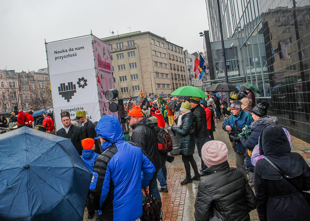 Kolejny rok z rzędu 6 stycznia przez Katowice przeszedł Orszak Trzech Króli. Było kolorowo, melodyjnie i tłumnie.