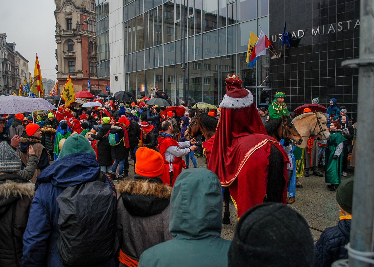 Kolejny rok z rzędu 6 stycznia przez Katowice przeszedł Orszak Trzech Króli. Było kolorowo, melodyjnie i tłumnie.